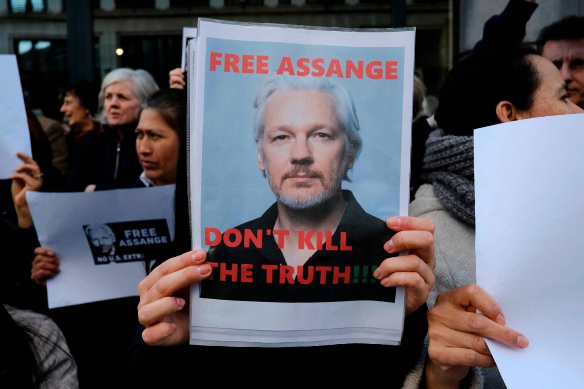 Julian Assange rimane detenuto alla Belmarsh Prison di Londra - The Black  Coffee