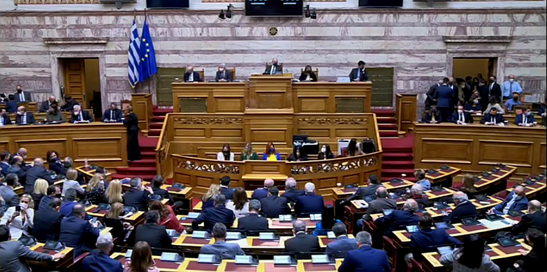 Scoppia la lite al Parlamento greco